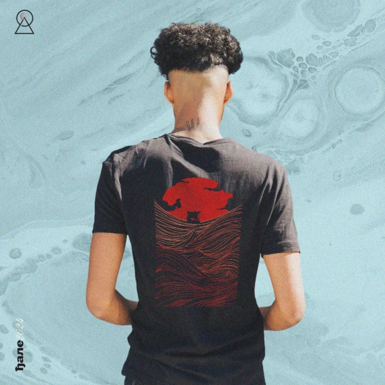Crna majica sa crvenim umetničkim printom &ndash; uniseks streetwear